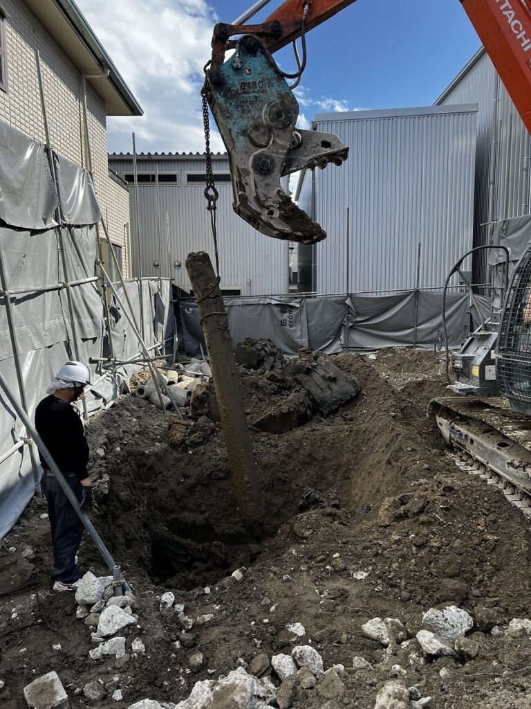 建物解体後の補強杭撤去は大変です💧（No.50）