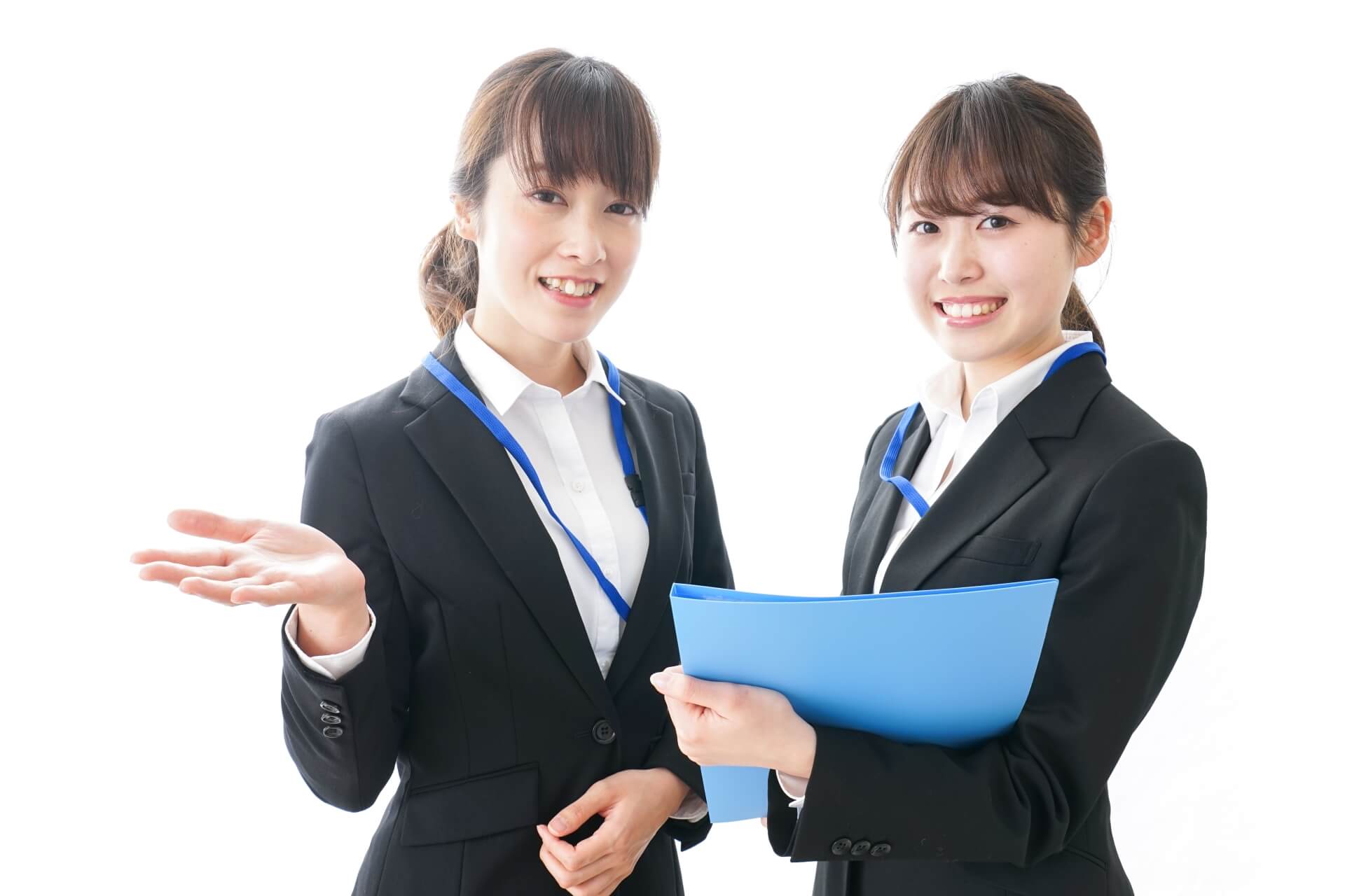 案内をするスーツ姿の女性たち